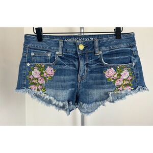 AMERICAN EAGLE Shorts Sz 2 Embroidered Dark Distressed Cutoffs Stretch